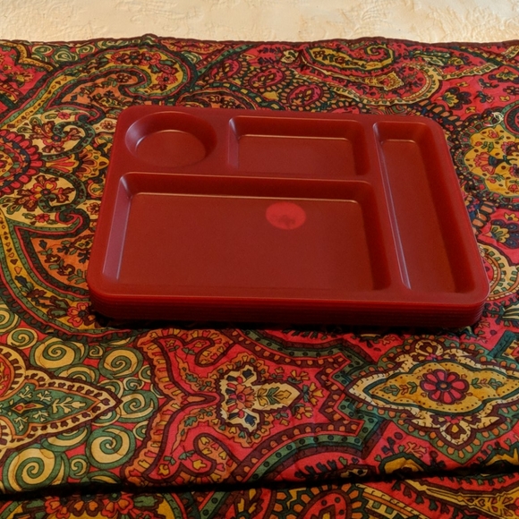 Kids cafeteria style plates - Picture 3 of 3